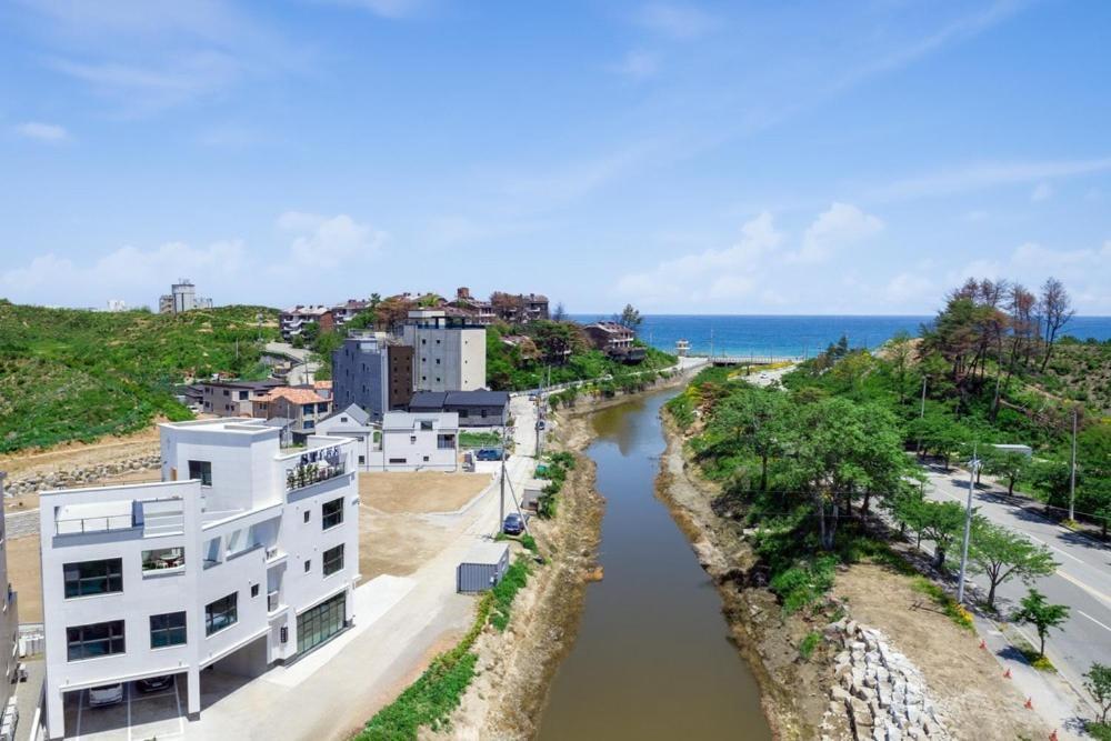 Hotel Gangneung St153 Zewnętrze zdjęcie